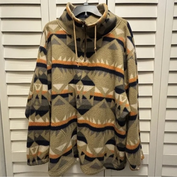 Other - Neutral Geo Pattern Fleece Pullover in Tan and Navy